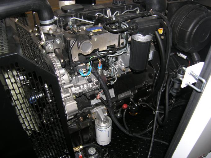 Το νερό δρόσισε 50kw/την κινητή γεννήτρια diesel 62.5kva με τον κρύο σιωπηλό θόλο φύλλων